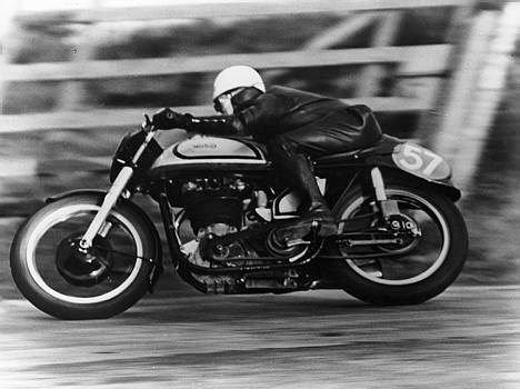 O Duke στο Isle of Man με μια Manx Norton.